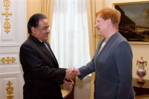 GOLDEN HANDSHAKE: Prime Minister Pushpa Kamal Dahal with Finnish President Tarja Halonen. Dahal is in Helsinki after visiting Norway. He is looking at aid and investment in hydropower and energy. Leaders of both countries also expressed concern abut the peace process, democracy and press freedom. Dahal cancelled a scheduled press conference in Helsinki on Thursday, no reason was given.