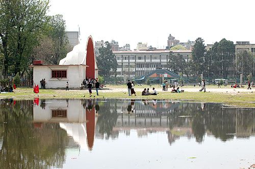 LAKE CITY: Tuesday night's downpour inundated the Khula Manch, and submerged many streets in the city centre.