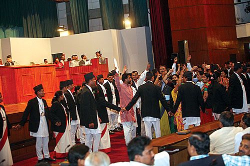 RING-A-RING O'ROSIES: Kangresi leaders gherao the rostrum on Sunday against the Maoist move to sack Chief of Army Staff Rookmangud Katawal.