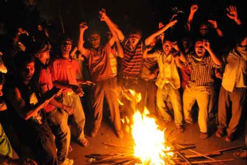 WE DIDN'T START THE FIRE: Maoists organised a torch rally in the Valley after a demonstration in Ratna Park on Tuesday. The demonstration was in support of Pushpa Kamal Dahal's resignation from prime ministership.