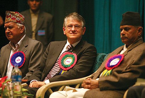 PHYSICAL PRESENCE: President Ram Baran Yadav and German Nobel Laureate Klaus Bohn Klitzing at the inaugural function of the International Conference on Frontiers of Physics in Kathmandu on Tuesday.