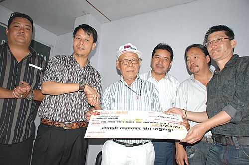 OVERCOMING THE ODDS: Veteran actor Gopal Bhutani, who was facing economic hardships, being given financial assistance by Nepalis in Hong Kong at a ceremony in Kathmandu on Monday.
