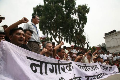 HEATED UP: Maoist leaders, including former finance minister Baburam Bhattarai, stage a sit-in protest against the government's endorsement of the president's move to reinstate Katawal at Singha Darbar on Sunday. Government offices throughout the country were blocked by the Maoists as a part of their phase wise protest program.