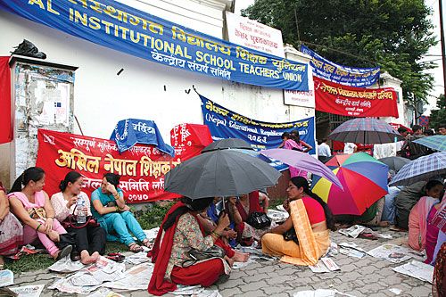 SCHOOL'S OUT: Government school teachers affiliated to Republican Teacher's Union stage a protest outside the Ministry of Education on Thursday demanding the same benefits that private school teachers receive.
