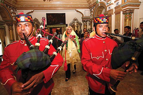 LOVELY LUMLEY: Britsh actress and rights activist Joanna Lumley, who campainged for equal treatment of former Gurkha soldiers, being honoured by Nepal Ex-Servicemen's Association at Shankar Hotel on Tuesday.