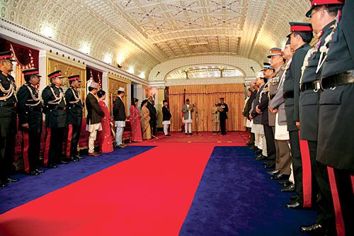 I'LL BE GOOD: President Ram Baran Yadav administers the oath of office to Army Chief Chhatraman Gurung at a swearing-in ceremony amid army generals, bureaucrats and security chiefs at his residence in Maharaj Gunj on Wednesday.