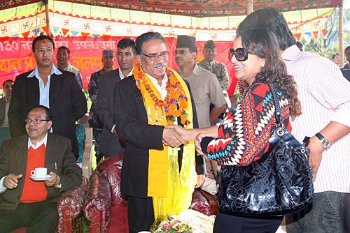 TEA PARTY DIPLOMACY: Maoist Chaiman Pushpa Kamal Dahal, standing next to UML chairman Jhalanath Khanal, greets an artist during a Maoist-hosted tea reception to mark Tihar and Chhat on Tuesday.