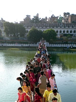 MAX CAPACITY: People throng Rani Pokhari, which was opened for an unprecedented second straight day on Tuesday, during Mha Puja.