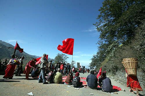 Maoist party cadres block vehicles entering and leaving Kathmandu Valley in Thankot, Tuesday.