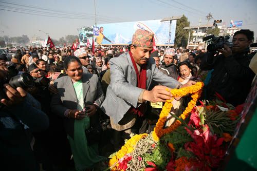 HAPPY BIRTHDAY: Rastriya Prajatantra Party (RPP) leader and former home minister during Royal regime Kamal Thapa paid homage to the late king Prithvi Narayan Shah, the founder of modern Nepal with garlands on his statue. His birth anniversary, 11 January (27 Poush) was earlier celebrated as the National Unity Day each year. With the monarchy gone and country is being transformed into a federal nation, there is debate on the day should be celebrated or not.