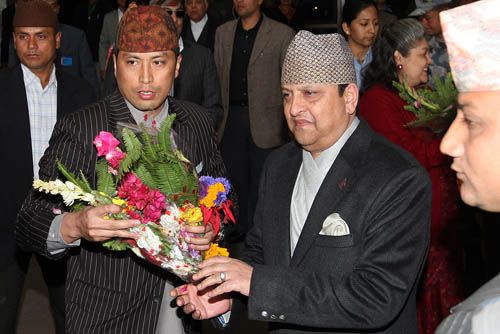 ALL SMILES: Ex-king Gyanendra returns from a month-long trip to India on Wednesday at Tribhuban International Airport.