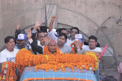 PARTY TIME: Former Minister and Nepali Congress leader Khum Bahadur Khadka (centre),who was convicted of corruption last year,was released from Dillibajar jail on Wednesday.