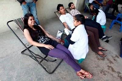 HAPPY TIME: A woman laughs while donating blood at a campaign in Swawalambi, Kalupul on Saturday.