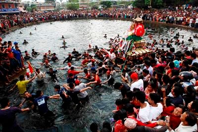 CROWDED SOULS: Devotees carry the chariot of Goddess Tudaldevi into Gahana Pokhari at Handi Gaun, Kathmandu, on Friday.