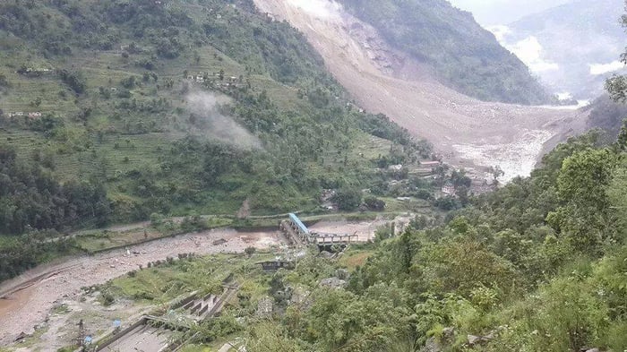 A major landslide about 500m wide dropped down on the Bhote Kosi River upstream from Dolalghat on Saturday.