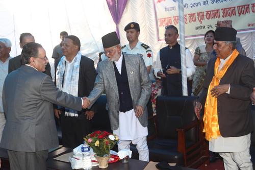 Prime Minister Sushil Koirala with UCPN(M) Chairman Pushpa Kamal Dahal and Ramchandra Poudel during a tea reception at the Nepali Congress office on Tuesday.