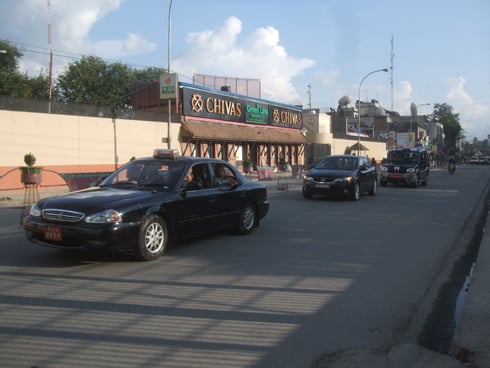 ALL CLEAR: Vice President Parmananda Jha's vehicle (centre) passes through Kantipath on Tuesday causing heavy traffic jam on the Lainchaur section.