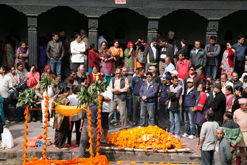FAREWELL: Family members and well-wishers pay their last tributes to writer Jagadish Ghimire who died on Thursday of multiple myeloma, at Pasupati.
