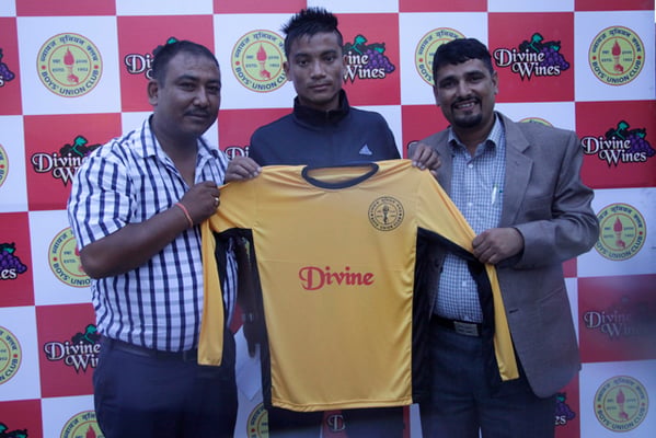 Asiq Thapa Magar(C) captain of Boys Union Football Club pose with Chairman of the club Shatrughan Raj Bhandari(R) and Kishmat Adhikari, Chairman of Shree Mahakali Wine during the announcement of sponsorship deal with the club in Kathmandu on Wednesday.