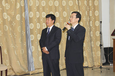 WORKING TOGETHER: Chinese ambassador to Nepal Wu Chuntai introduces a doctor posted at Bharatpur Cancer Hospital during a function in the Chinese Embassy on Sunday.