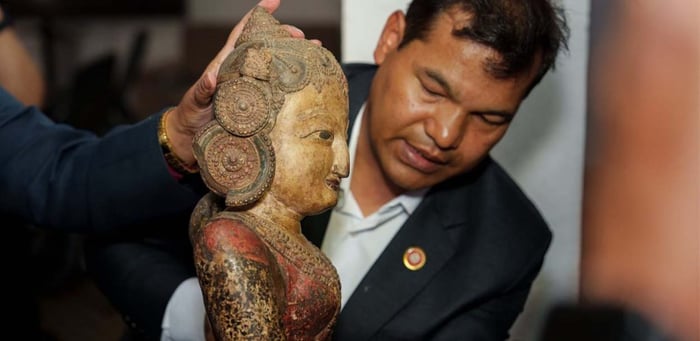 Stolen antiquities