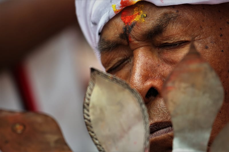 Devotee carrying Kalaś, the holy vessel of Ajimā.